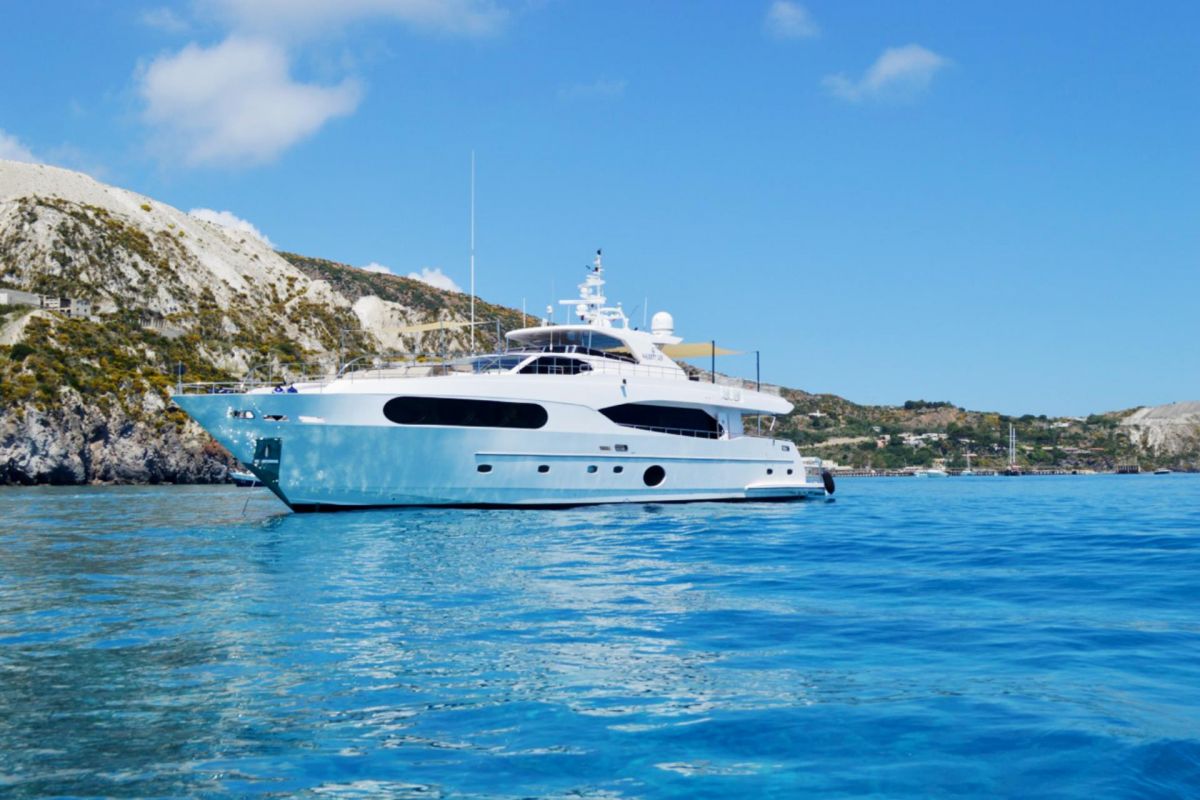 MAJESTY 105 YACHT FOR CHARTER