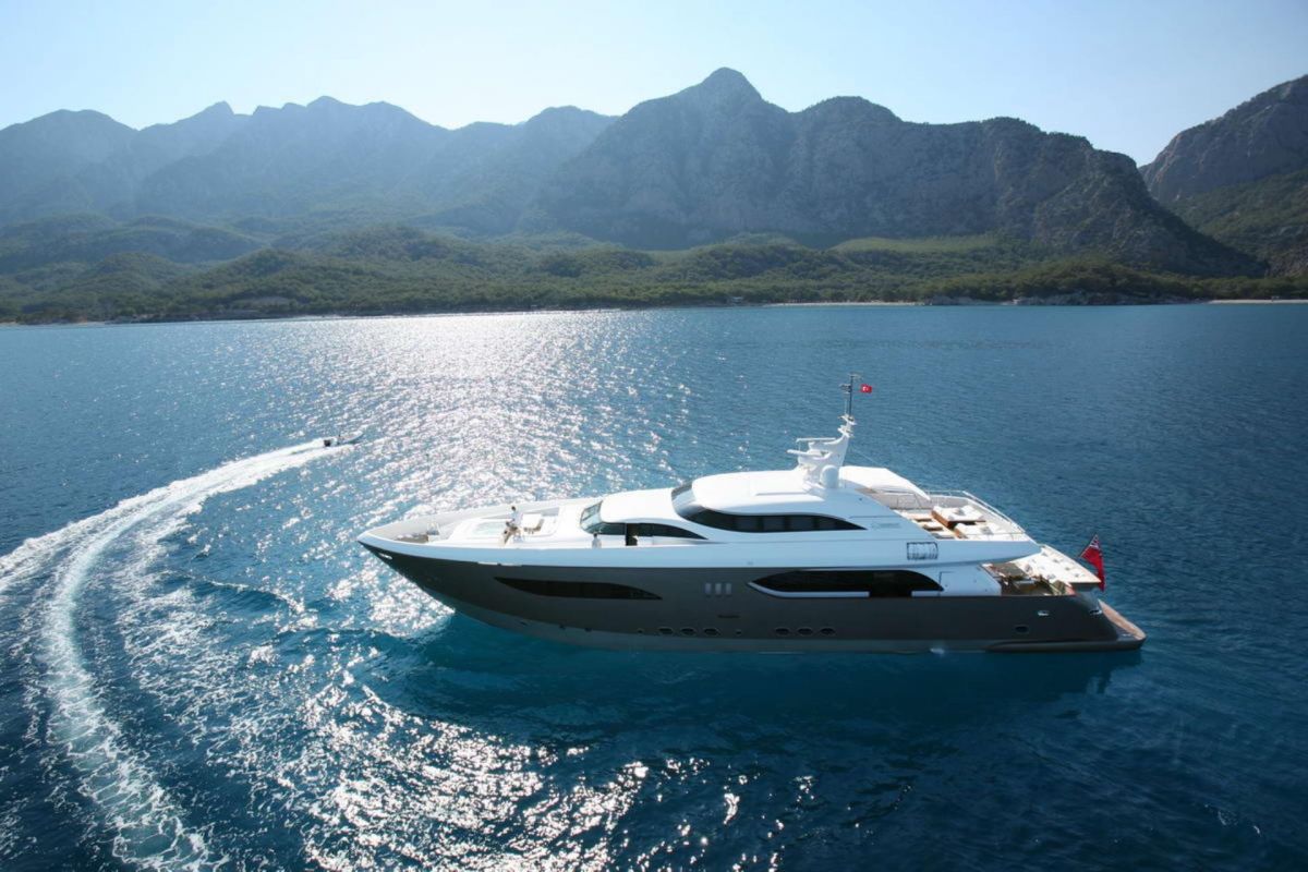 TAMSEN 40M YACHT CHARTER