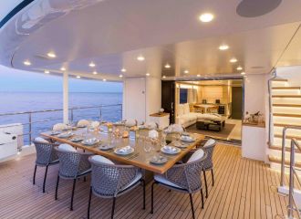 UPPER DECK DINING