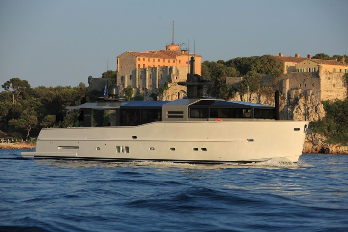 ARCADIA 85 YACHT FOR CHARTER