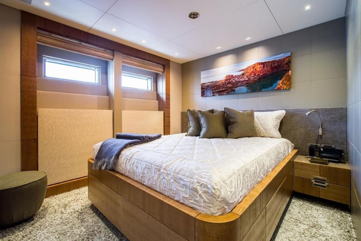 DOUBLE CABIN