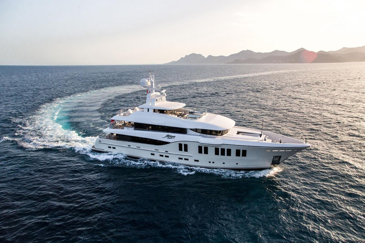 ALIA YACHTS 41M CHARTER