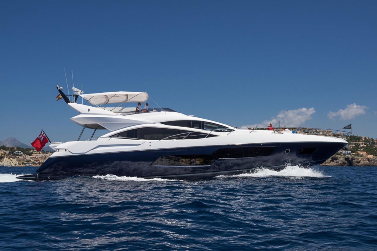 SUNSEEKER 80 YACHT CHARTER