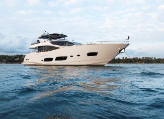 SUNSEEKER 28 AT ANCHOR