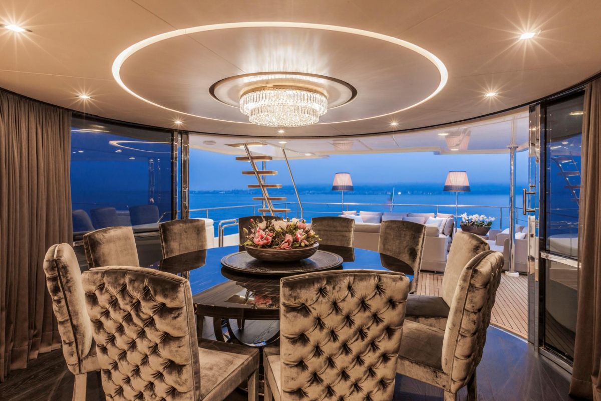 UPPER DECK DINING