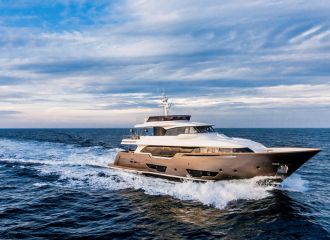 FERRETTI NAVETTA YACHT CHARTER