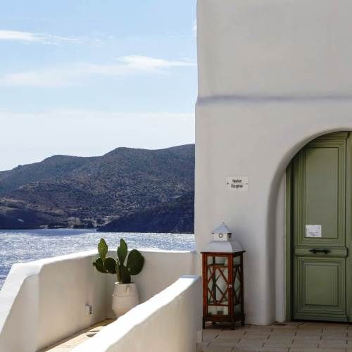 The entrance of the boutique hotel Pylaia on the island of Astypalea in the Dodecanese in Greece