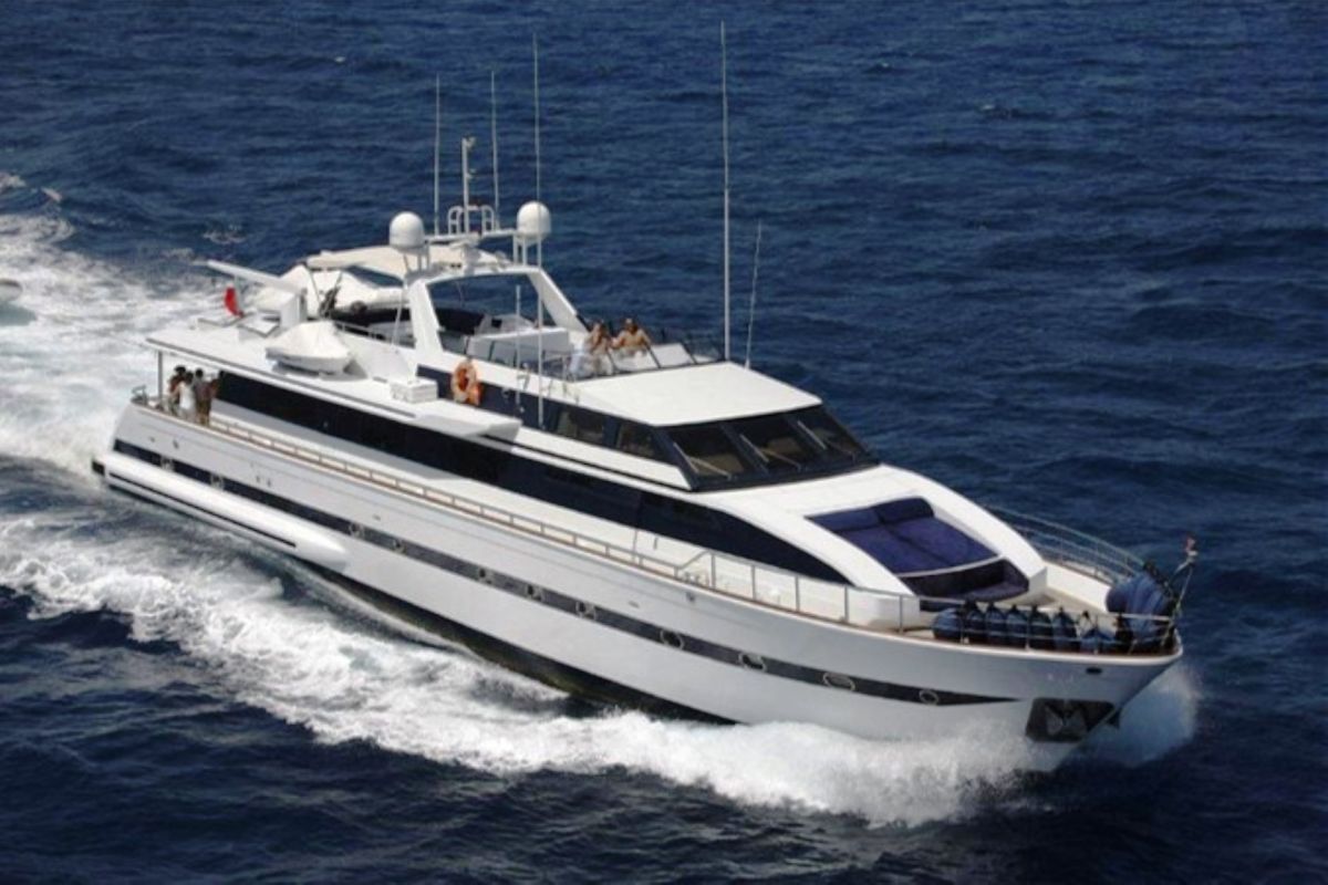 VERSILCRAFT 31M YACHT CHARTER